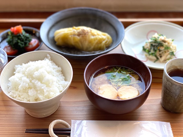 sahan（サハン）｜ＪＲ横須賀線の鎌倉駅を眺めながら一汁三菜ヘルシーランチ