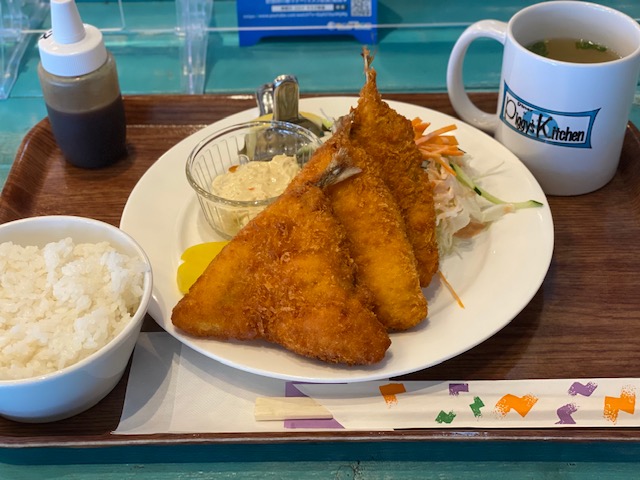 【閉店】PIGGY’S KITCHEN｜鎌倉市腰越にある定食屋さんで、３枚ものアジフライ定食を頂く