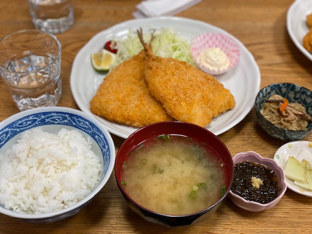 食堂いのうえ｜江ノ島にある昔ながらの海鮮料理屋さんでサクフワのアジフライ定食を